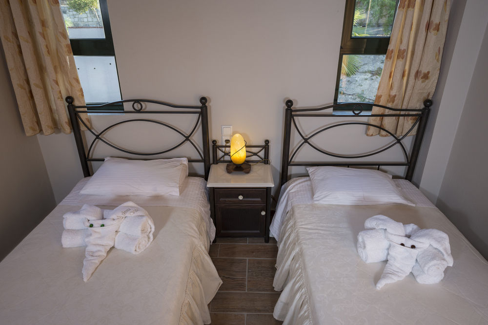 Athina Luxury Villas Xamoudhokhorion  Exteriör bild